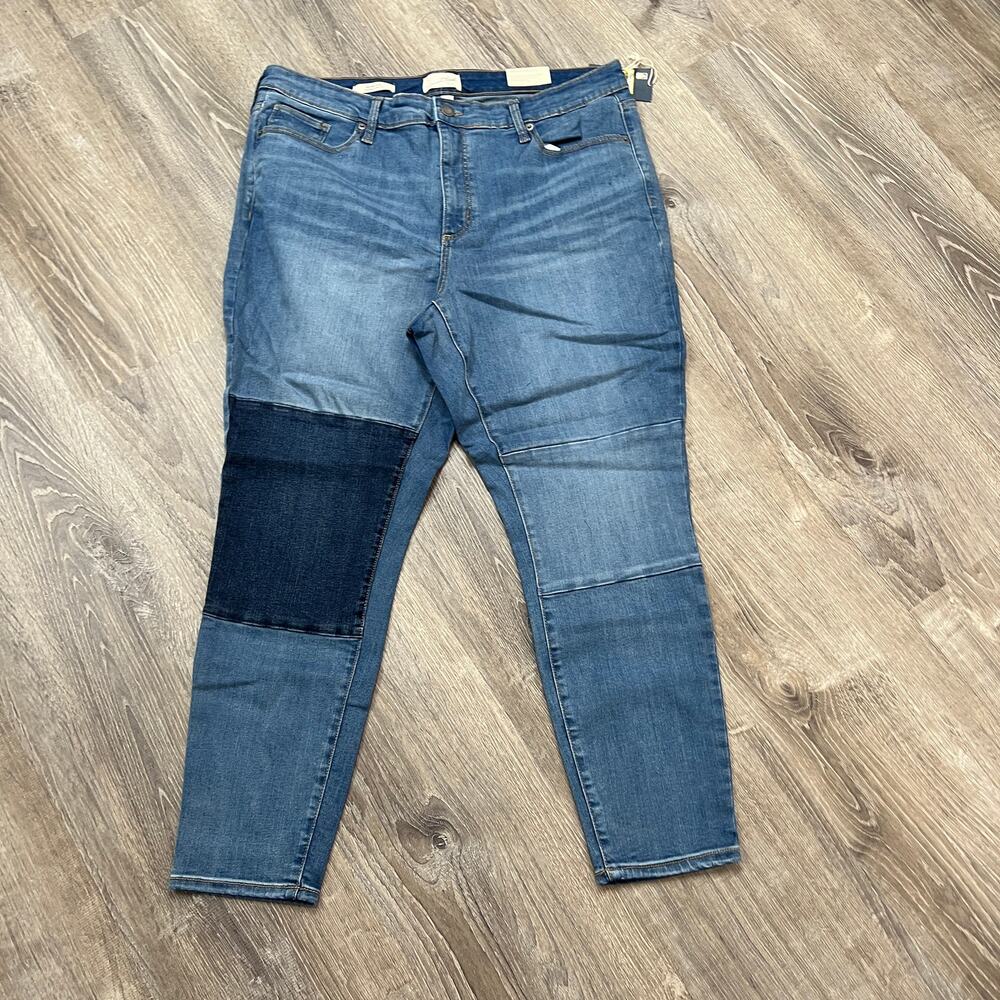 Universal Thread Women's High-Rise Patched Jeans - Size 10/30R - NWT - Picture 5 of 12
